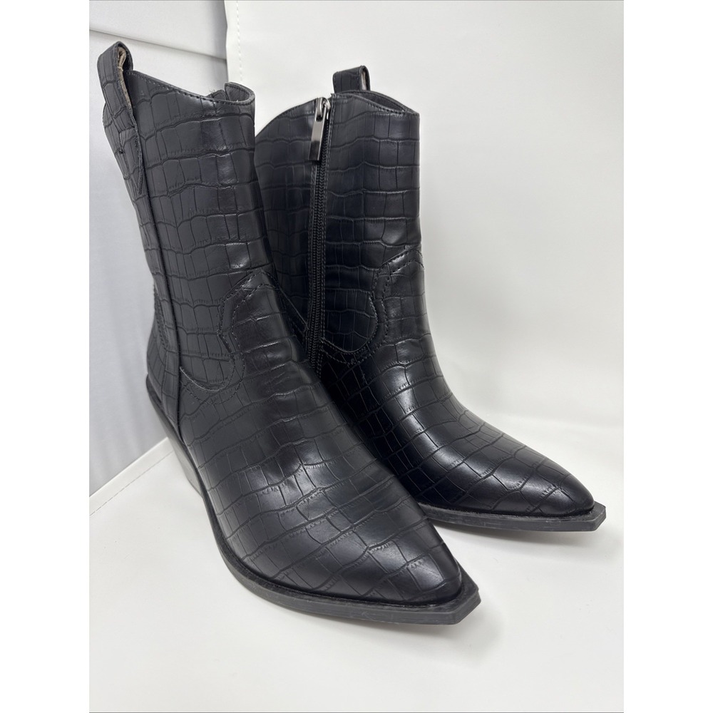 Corkys Hey Girl Women's Rowdy Winter Ankle Bootie Black Crocodile Style Size 7